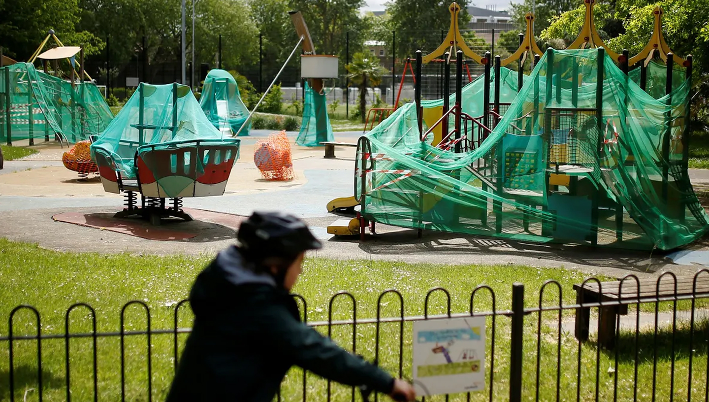 2020-2022 | Quasi ovunque | Una delle prime restrizioni è stata quella di chiudere i parchi gioco per i bambini
